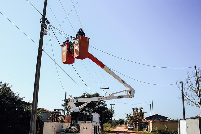 23 07 2025 ILUMINAÇÃO TROCA DE LÂMPADAS COMUM PARA LED SANTA CLARA RIA MURIAÉ 5