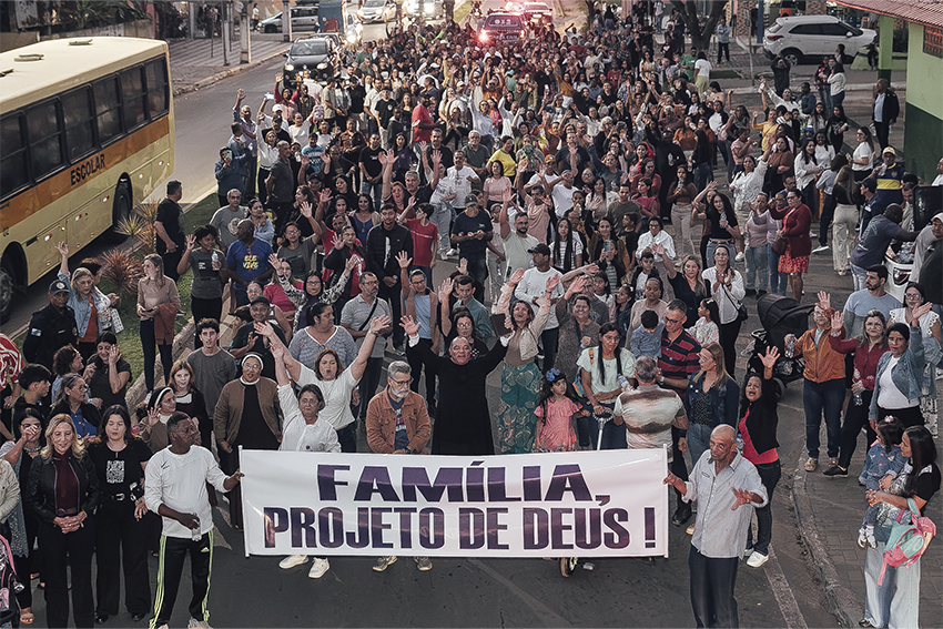 CAPA CAMINHADA FAMÍLIA