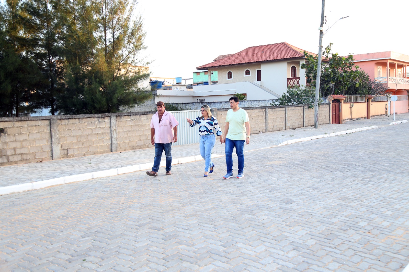 Santa Clara prefeita visita obras e anuncia pavimentação em 8 ruas ASCOM SFI Wagner Fraga 2
