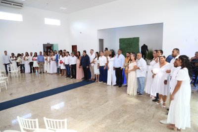 Casamento Comunitário com direito a festa, show e muita emoção