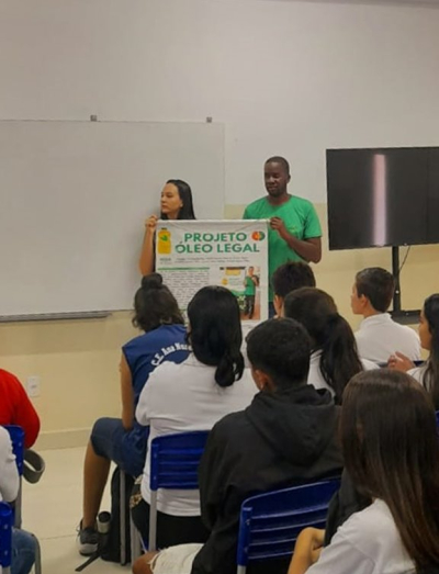 Projeto Óleo Legal: Colégio Estadual em Barra do Itabapoana passa a contar com coletor