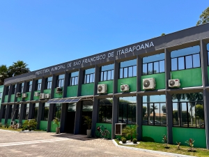 Prefeitura convoca taxistas a comparecerem à sede da Emtransfi