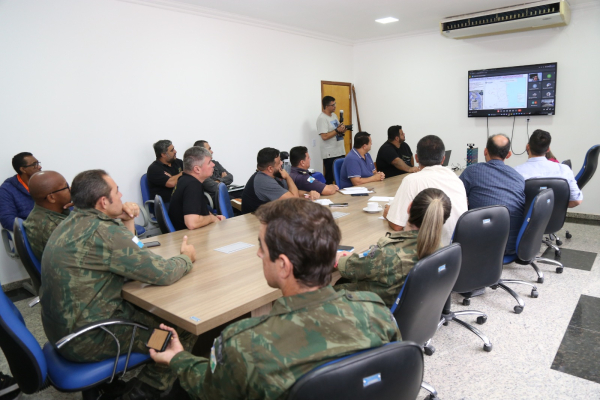 Prefeitura, Ministério da Agricultura e Estado definem ações de enfrentamento à gripe aviária